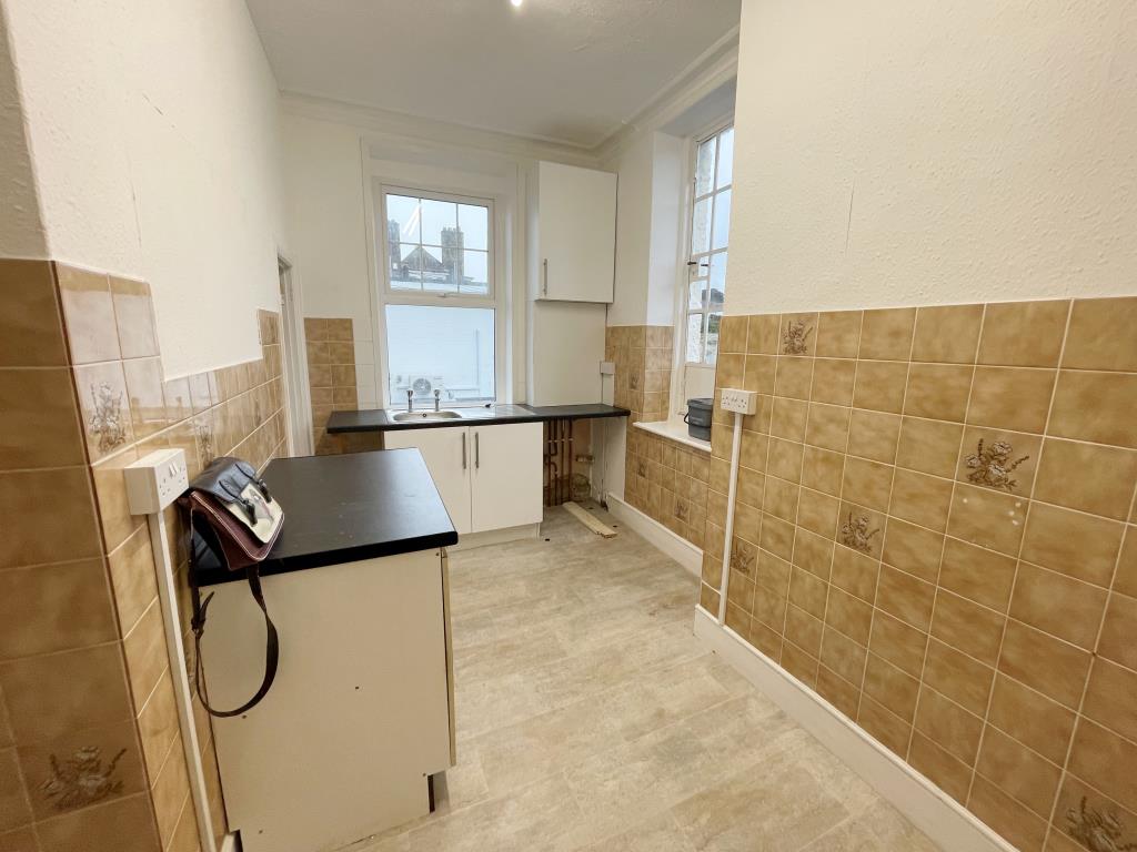 Lot: 8 - SEAFRONT FLAT ON EXCLUSIVE DEVELOPMENT - Kitchen with fitted units and boiler
